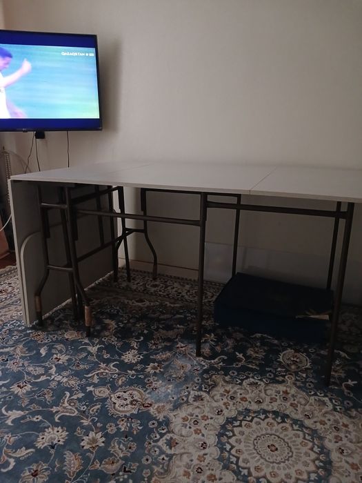 Продаётся стол книжка