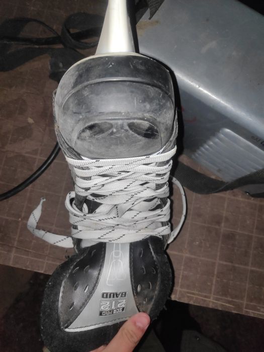 Продам коньки 4000 тг