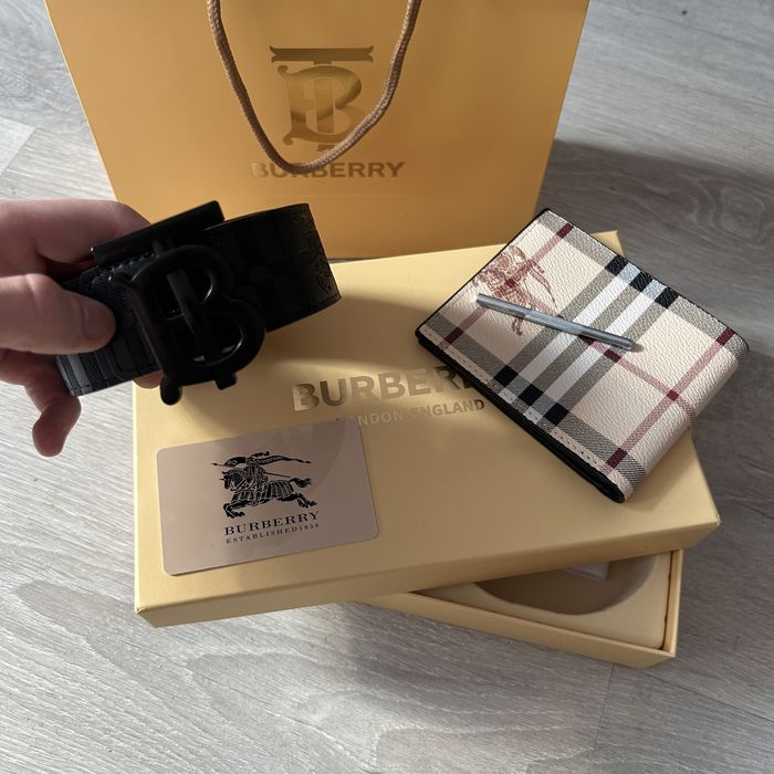 Curea Burberry nou