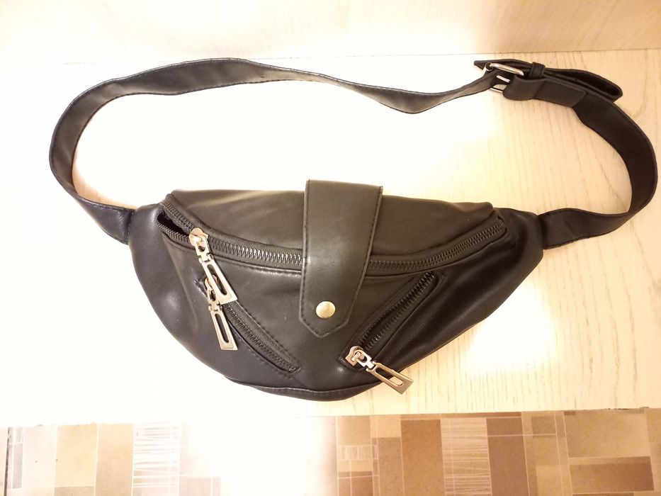 Продам сумку барсетка поясная