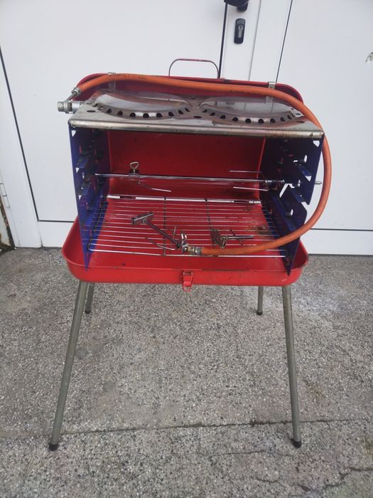 Немско разглобяемо газово барбекю с три горелки Einhell.
Марка: EINHEL