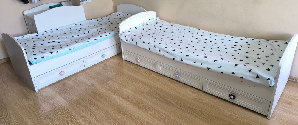 2 бр.Детски легла + 2 бр. шкафове + гардероб