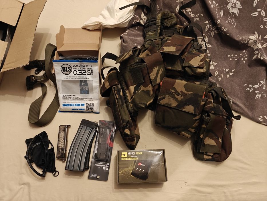 Продавам airsoft комплект накуп - E&L AR15 AEG + пълно екипировка