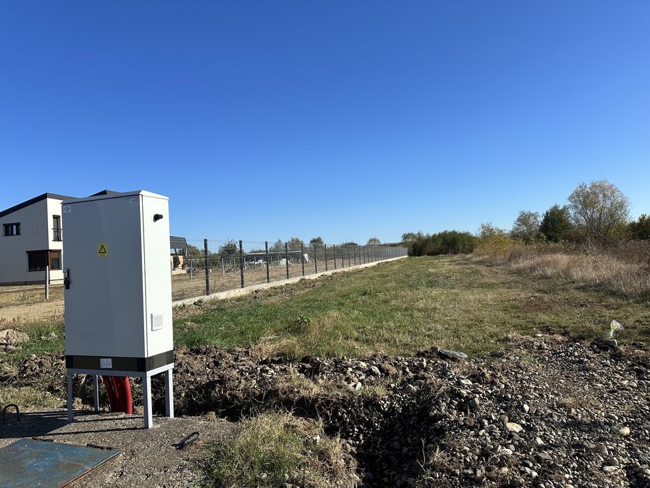 Teren intravilan la vânzare – Bradu, strada principală – 1.374 mp