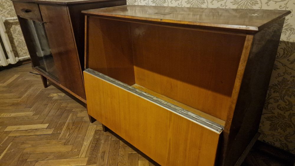 Продам старинный комод с выдвижным ящиком