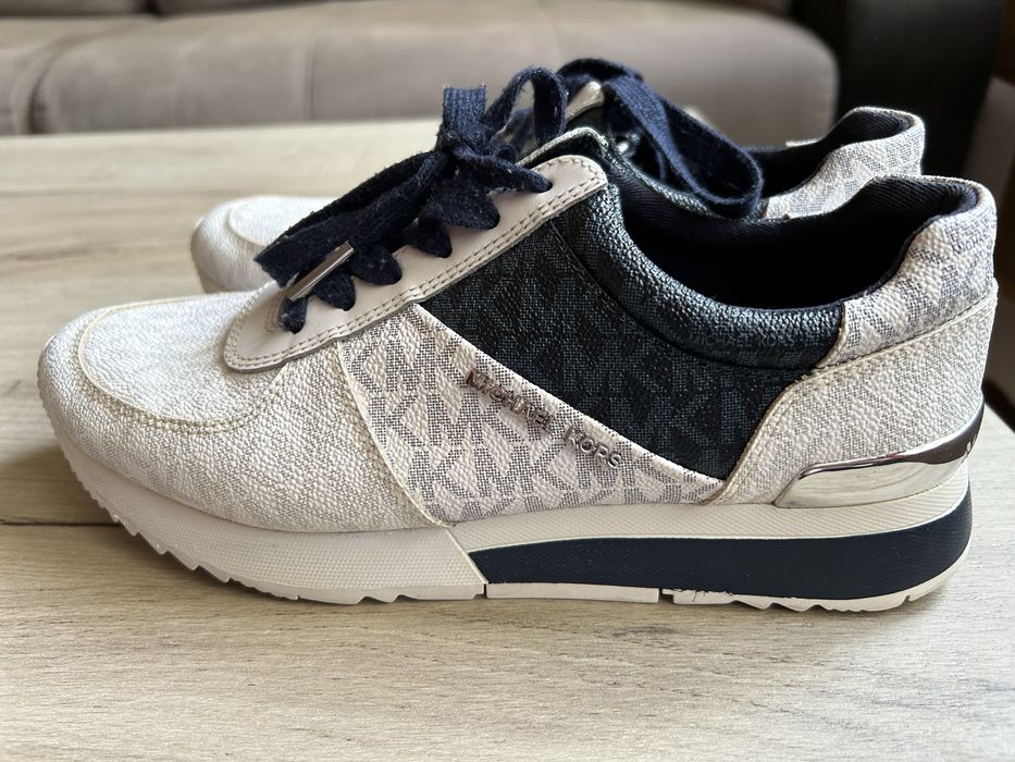 Продавам дамски маратонки Michael Kors
