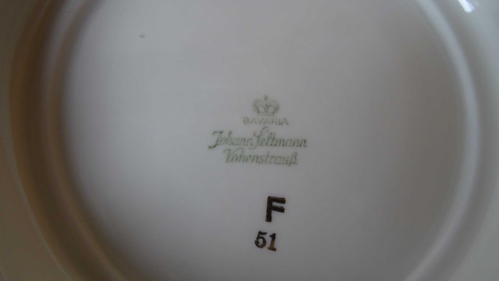 Автентично плато/ фруктиера  , фин релефен порцелан.