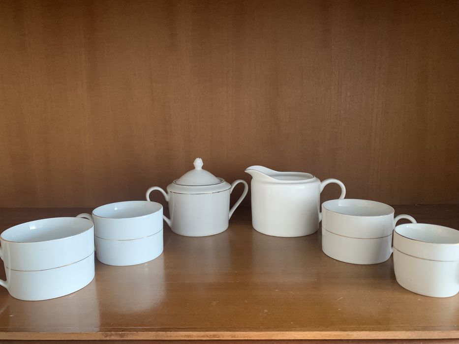 Кухонная посуда в отличном сомтоянии без сколов.