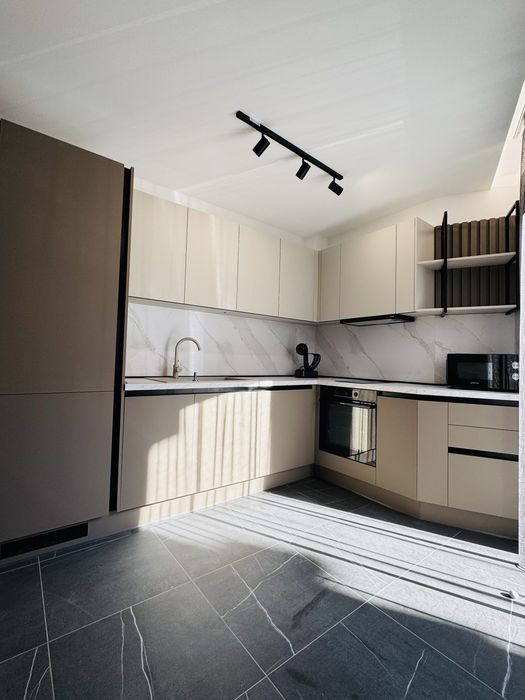 Дава се под наем Двустаен апартамент в Варна, Колхозен пазар - 60 кв.м за 637.5 € - Снимка #3