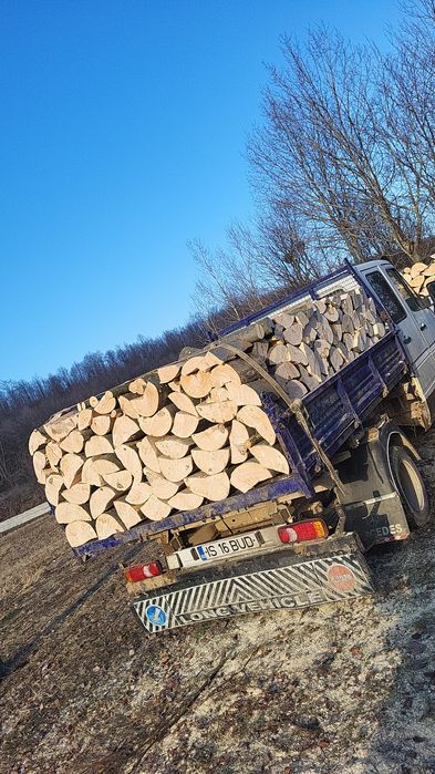 Vând lemne de foc.