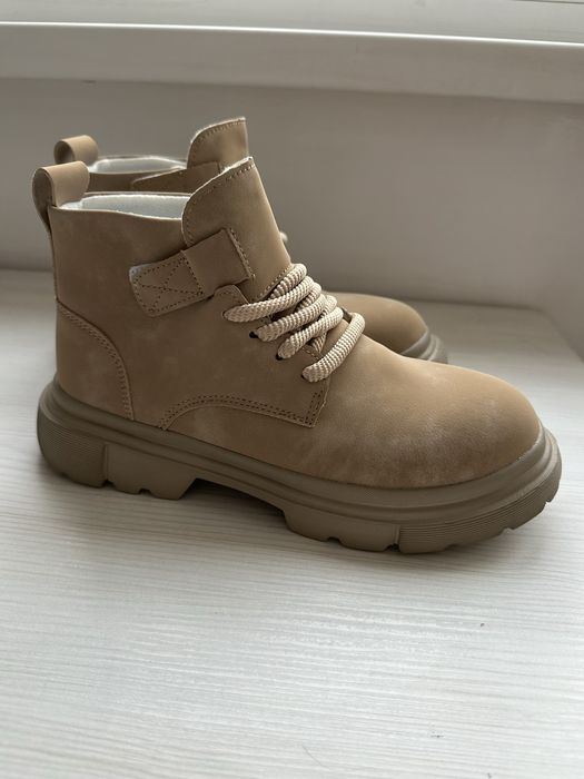 Дамски велурени боти