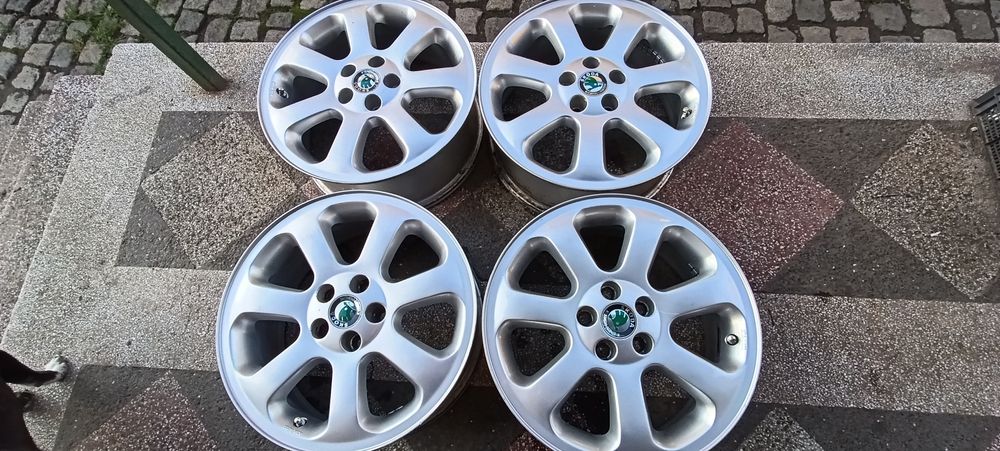 Оригинални Шкода Сеат Фолксваген Ауди 5×100 16 цола 6 1/2 J 57.1 ц.отворЕт 42