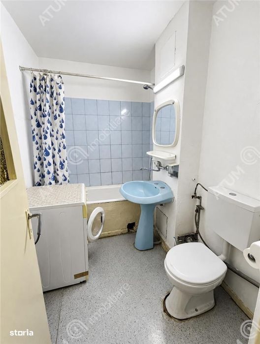 Apartament cu 2 camere decomandate si pivnita zona Semaforului