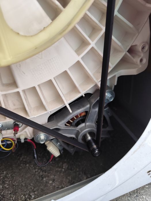 Двигател от Ariston hotpoint WMG8236