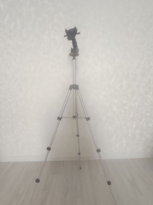 Продам компактный штатив