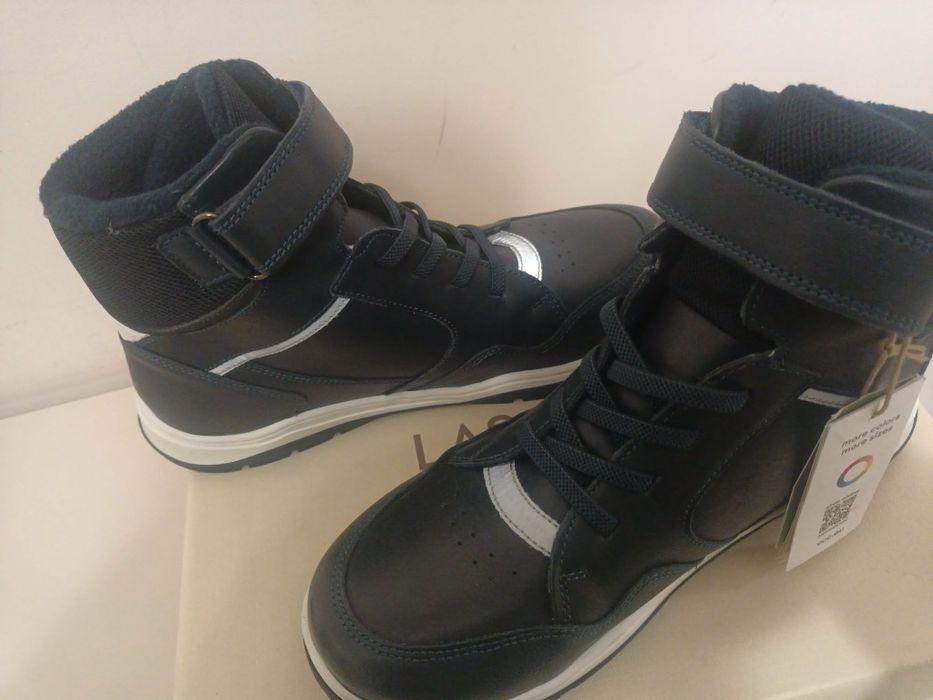 Продавам детски боти от естествена кожа