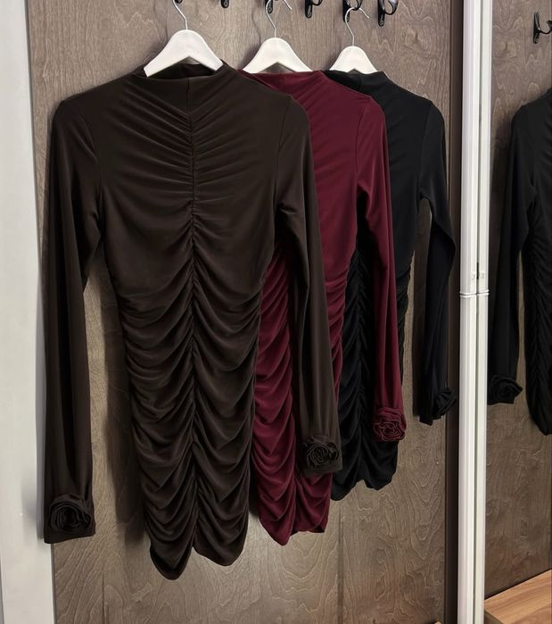 Облегающее шоколадное платье