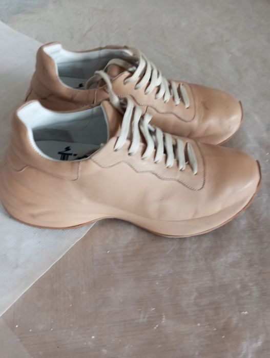 Продам кроссовки