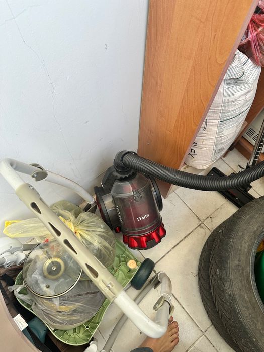 Пылесос ARG  практически новый