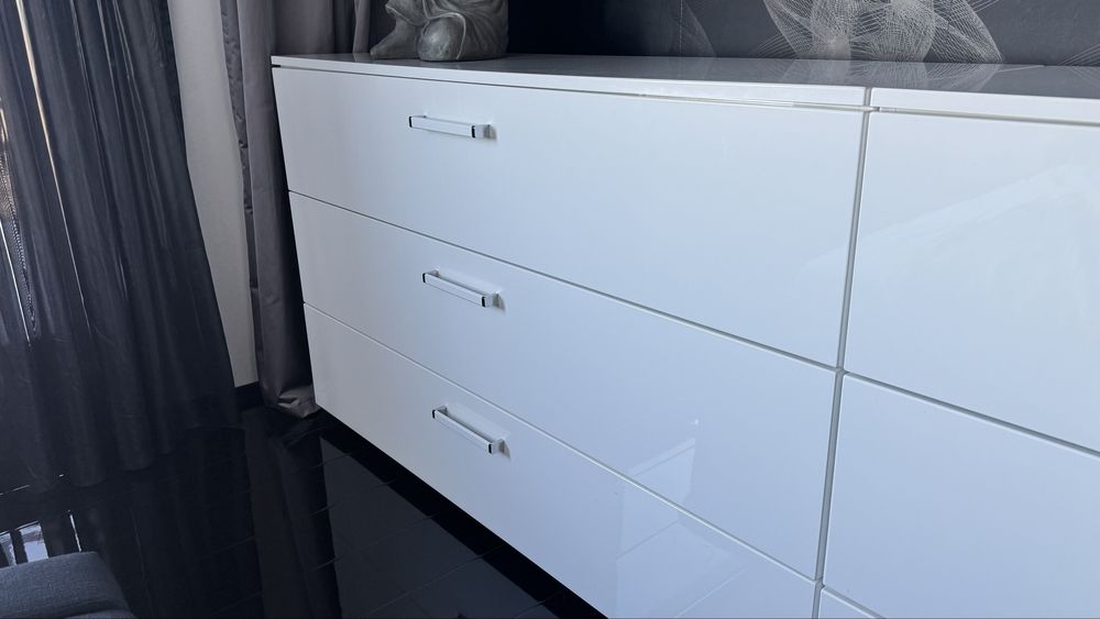 Vand mobilier MDF alb lucios