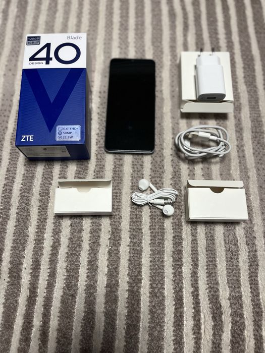 Telefon mobil ZTE Blade V40 Design