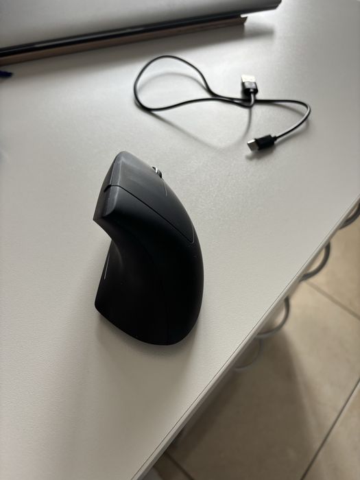 Вертикална безжична, ергономична мишка, bluetooth, презареждаема