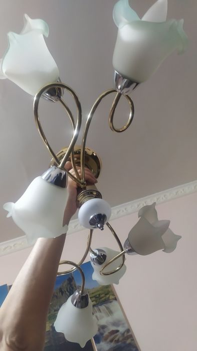 Продам 6 рожковую люстру в отличном состоянии