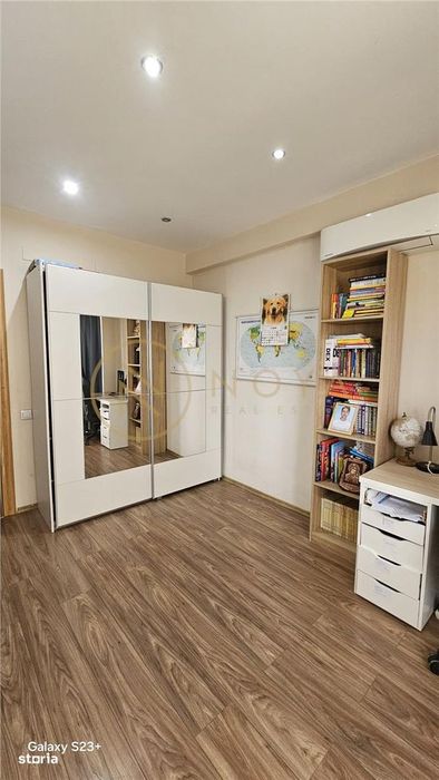 Apartament de vanzare de 4 camere in zona Pipera