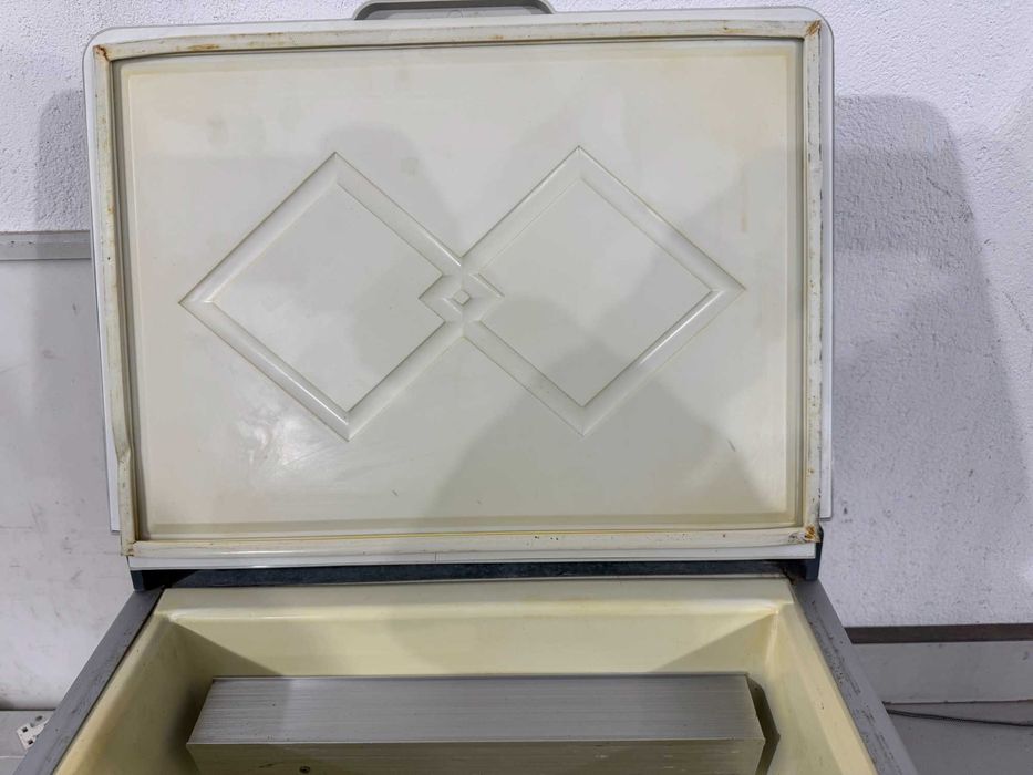 Хладилник на ток и газ - Royal