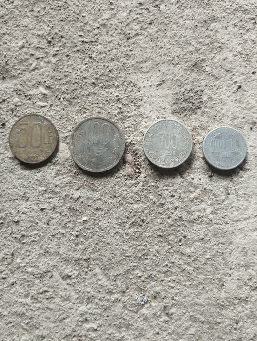 Monezi ani 1983 -2000