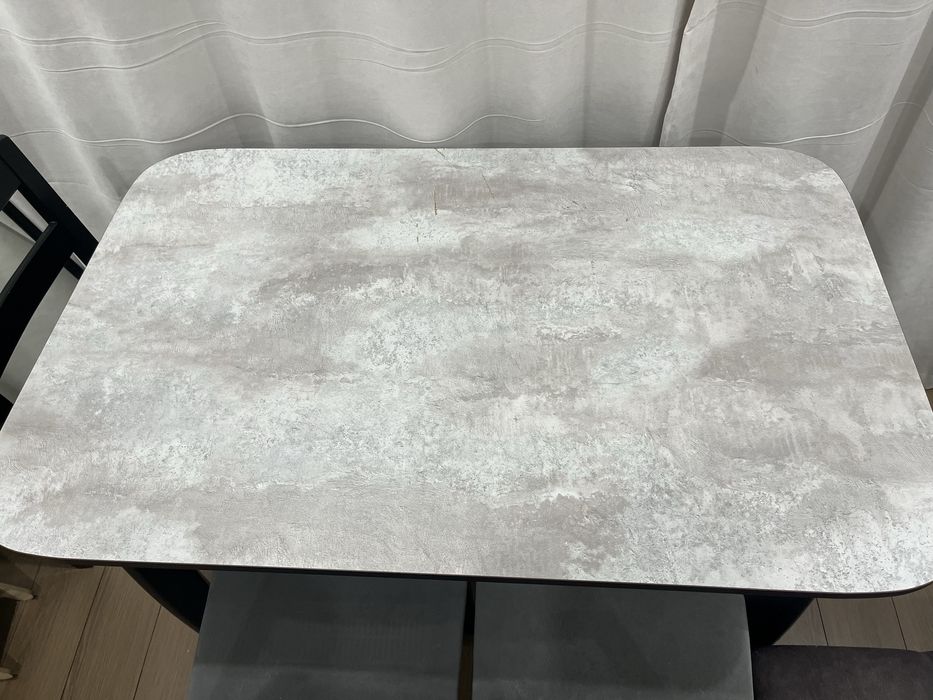 Деревянные 4 стульчика и стол