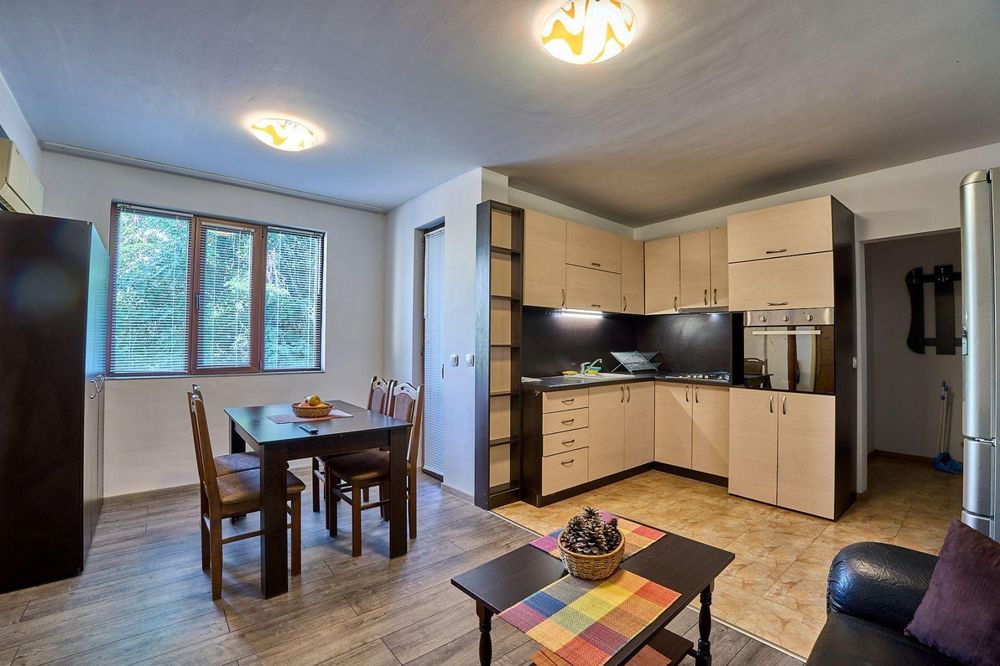 Дава се под наем Двустаен апартамент в Пловдив, Център - 65 кв.м за 460 € - Снимка #2