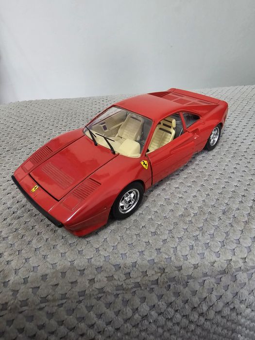 Macheta metalica ferrari GTO burago scara 1:24