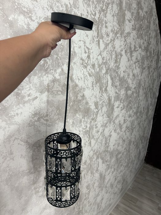 Продам современную люстру