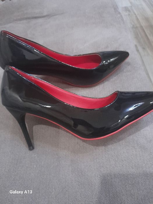 Продавам дамски обувки