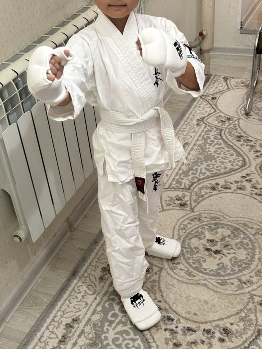 Каратэ формасы сатылады. 5-6 жас.