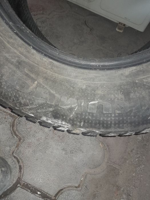 Шины бу . Kumho.  Зимние. Шипы