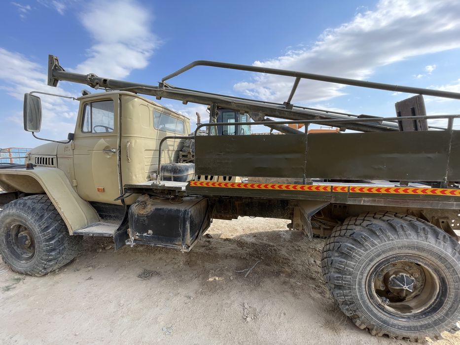 Продается бурильно-крановая машина Урал БКМ-515