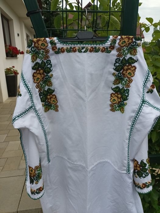 Cămașă national cu mărgele