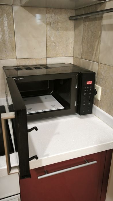 Продам микроволновку греет отлично