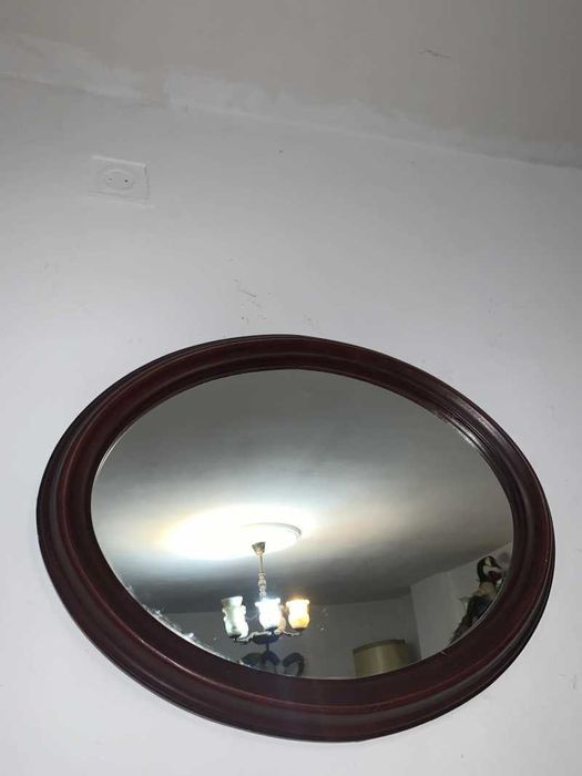 Oglinda de perete in rama de lemn in doua poziti