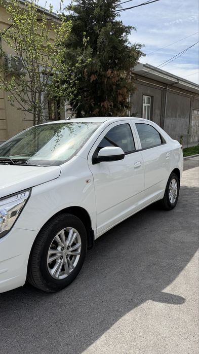 Продаю Cobalt хозяин один! Ездила работа дом! Машина не крашена!