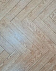 Стелим ламинат  плинтус