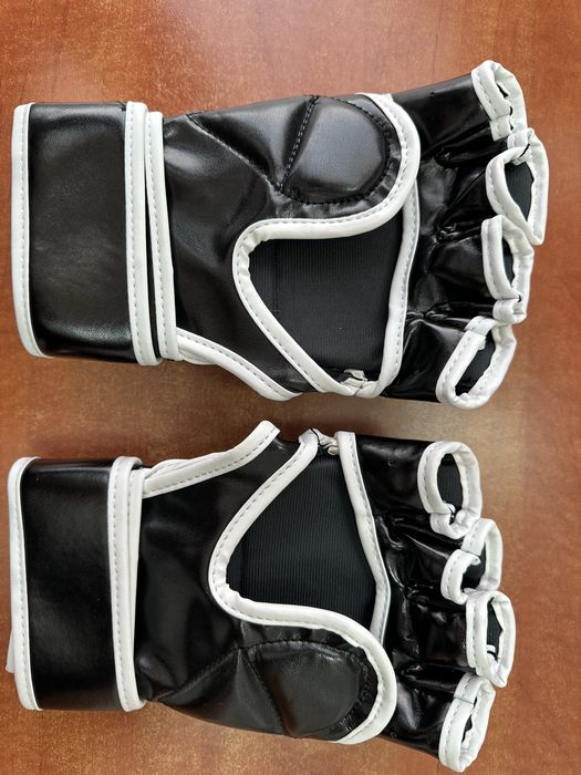 Manusi MMA pentru adulti