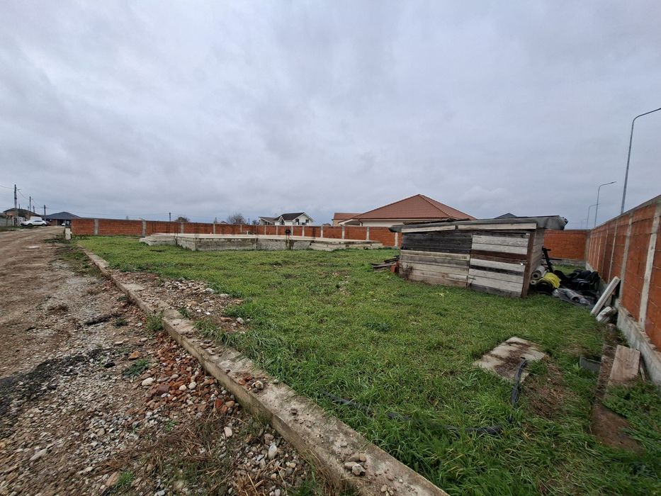 Teren intravilan cu fundație zona Cheriu  cu toate utilitățile
