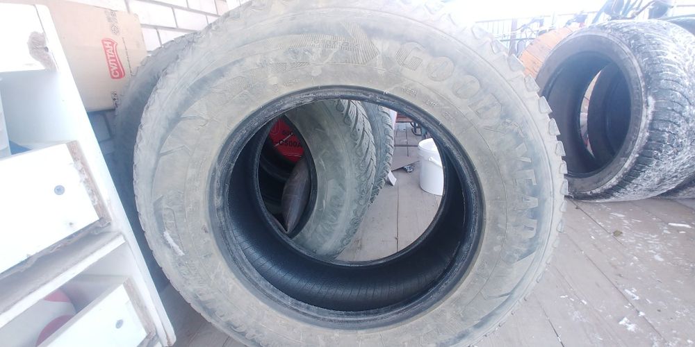 Продам зимние шины r17 265/65