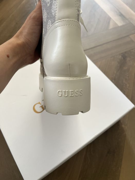 Дамски боти GUESS