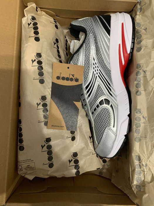 Adidasi noi unisex , marca Diadora