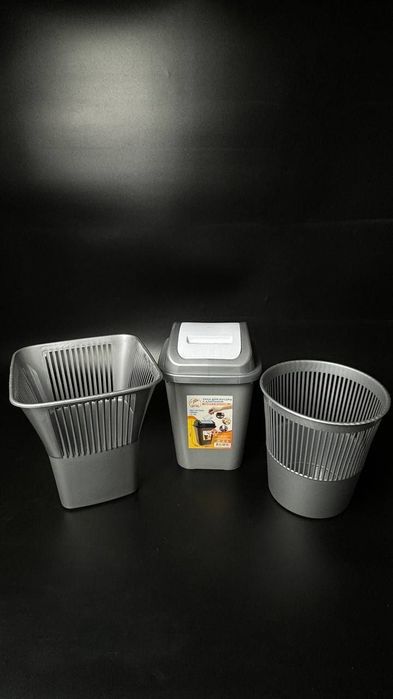 Мусорные ведра разные