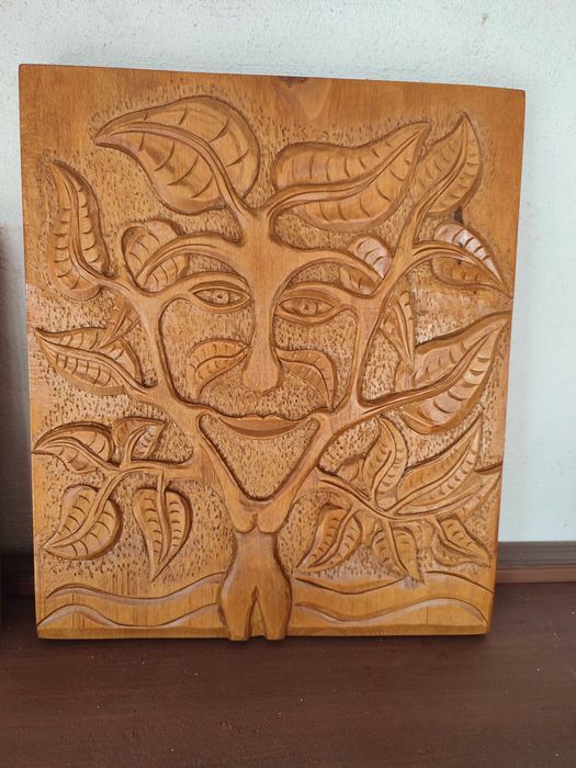 Дърворезба "Женска сила"-Арт изкуство, уникален подарък и декор